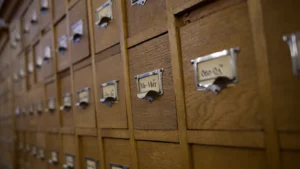 Cajones de un archivo, denuncia de violencia de género archivada o retirada